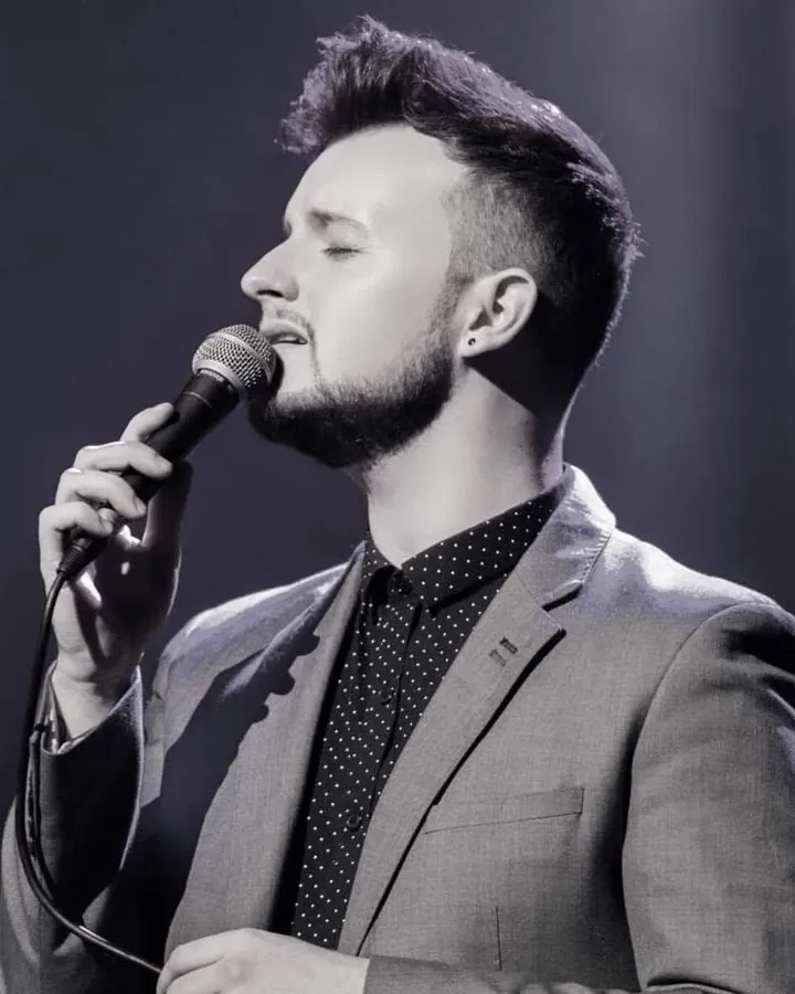 Conor McGinty performing live